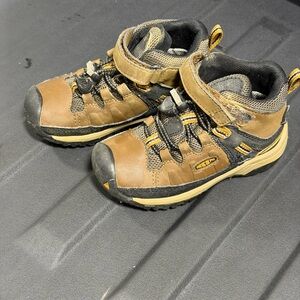 Kids’ KEEN Targhee Mid Waterproof Hiking Boots